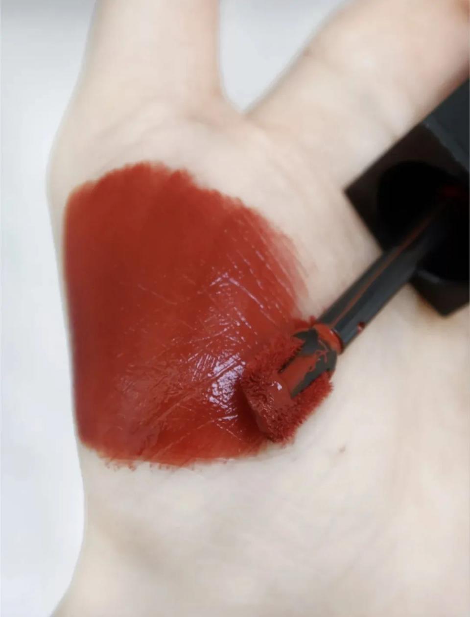 2023ysl黑管镜面唇釉推荐必买色号,ysl黑盖丝绒磨砂唇釉212