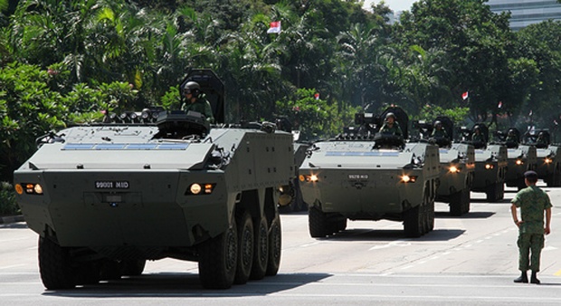 摩天大楼上面的机械怪兽,摩天大厦狂暴巨兽视频