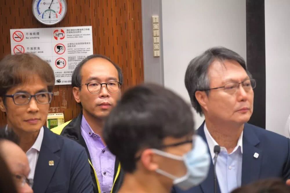 最近,一小撮暴徒正在香港大搞“黑色恐怖”