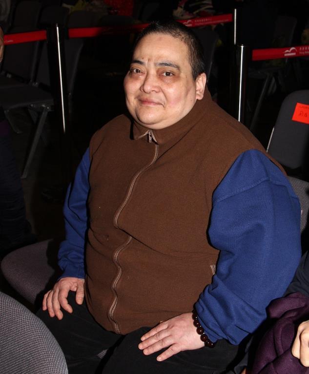 她是赌王最苦命的孙女，父母双亡，惨遭离婚，罹患癌症，无缘家产