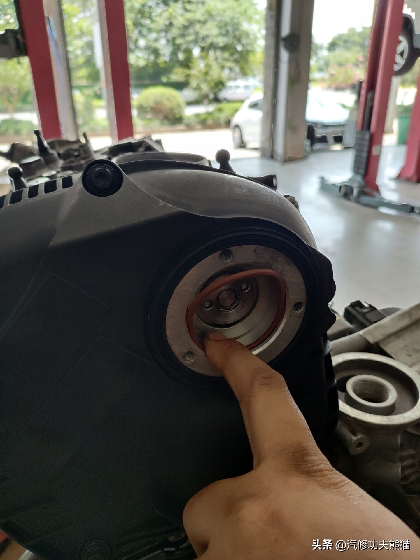 老途观发动机漏油维修,老途观涡轮增压器漏油维修多钱