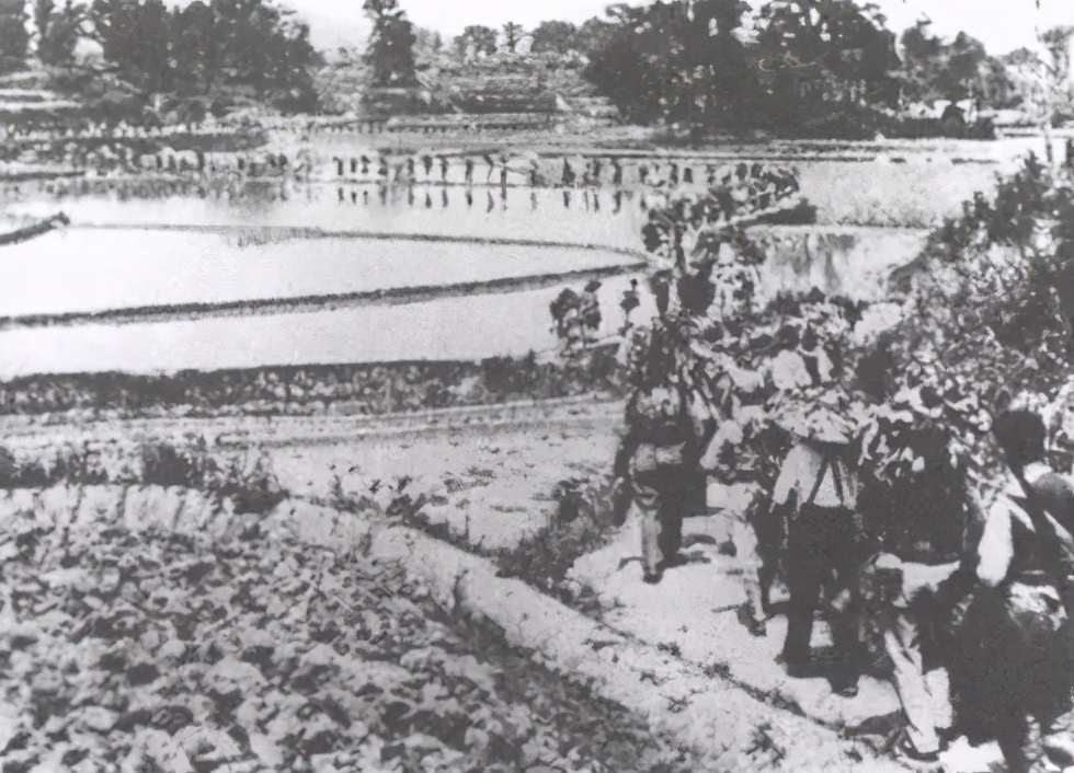 1931年，黄公略牺牲，毛*东泽**评价：毕生何奋勇，好教后世继君来