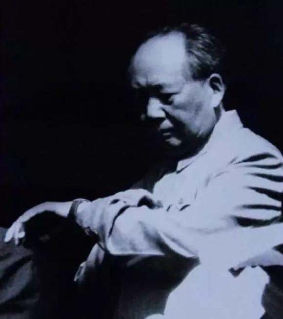 45年郭沫若送毛*东泽**一块手表，毛*东泽**将其视为至宝，戴了31年