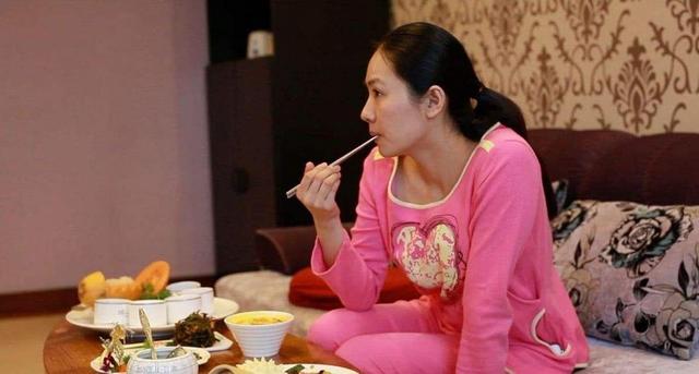 产后一个多月没洗澡怎么办,产后一个月不洗头会怎么样