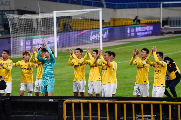 白岩松专访中国足协完整视频,白岩松谈足球新闻