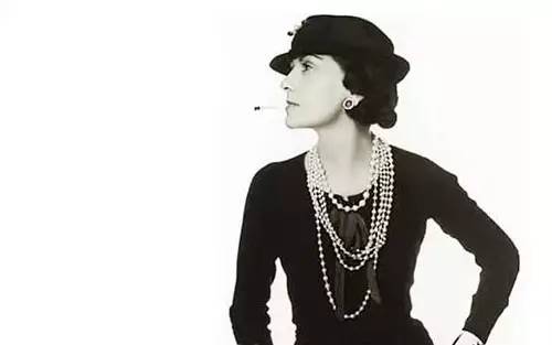 梦露为什么喜欢香奈儿 (玛丽莲梦露香奈儿5号原版视频)