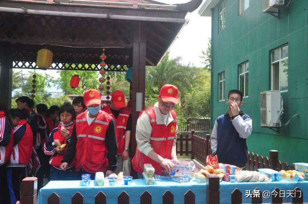 手拉手一起去春游,手拉手去郊游