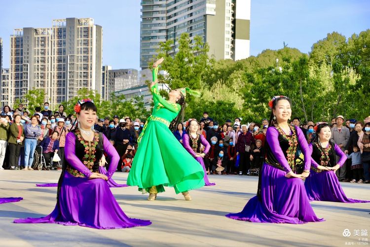 洛阳牡丹广场新疆舞视频,洛阳牡丹广场爵士舞