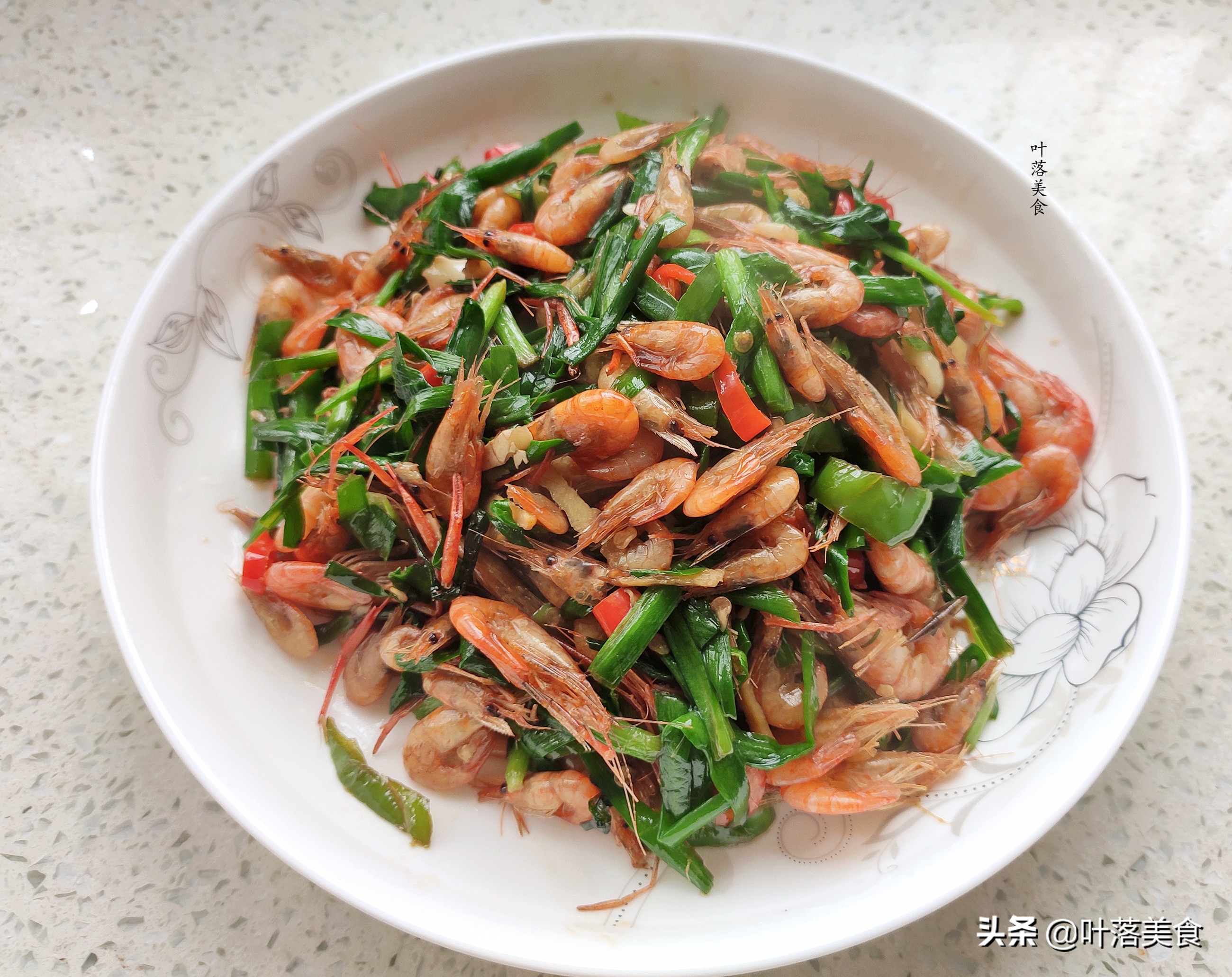 小河虾炒韭菜家常菜做法,韭菜炒小河虾川味