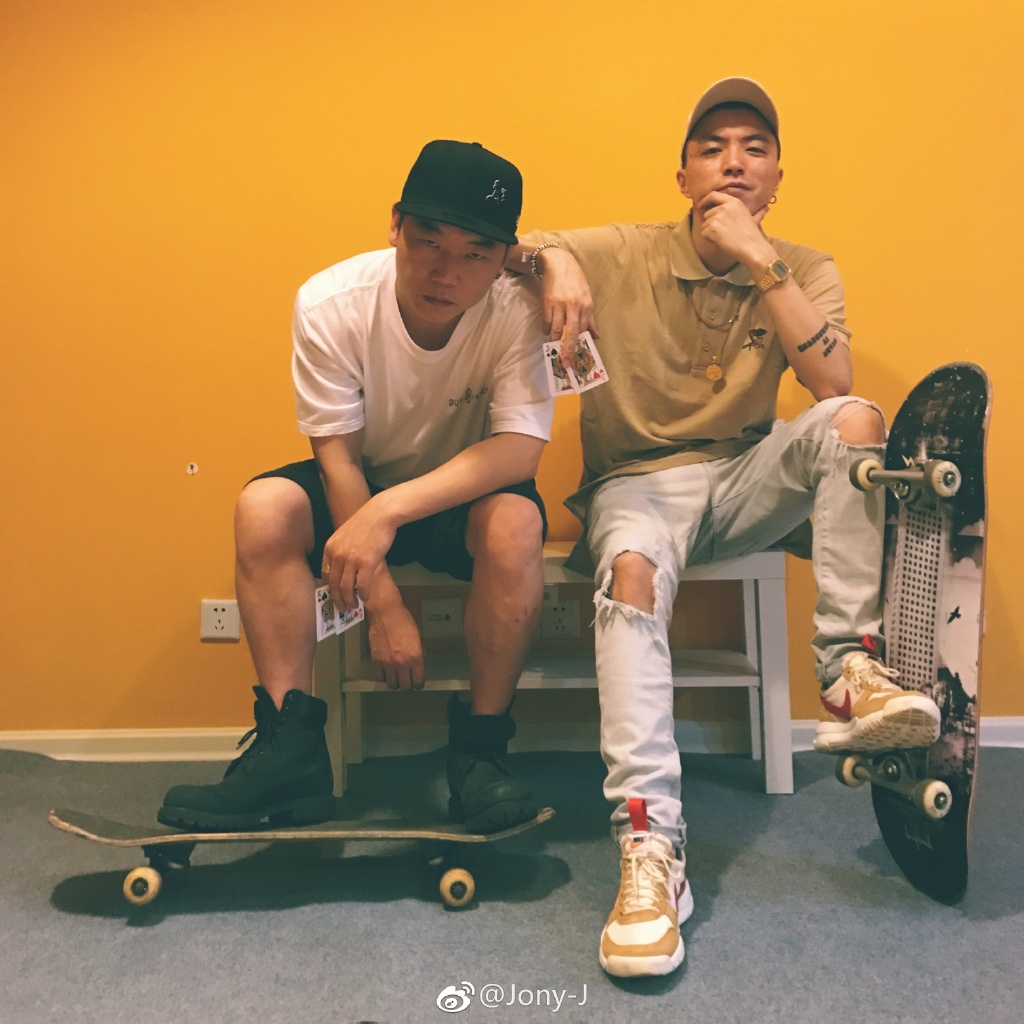 蔡徐坤虞书欣造型,蔡徐坤lisa虞书欣