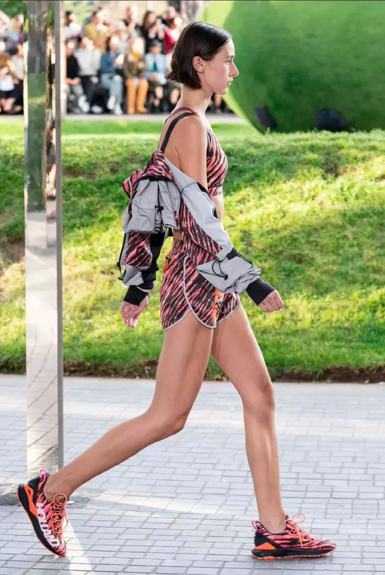 2023特步kids时装周,特步时装周走秀限量款