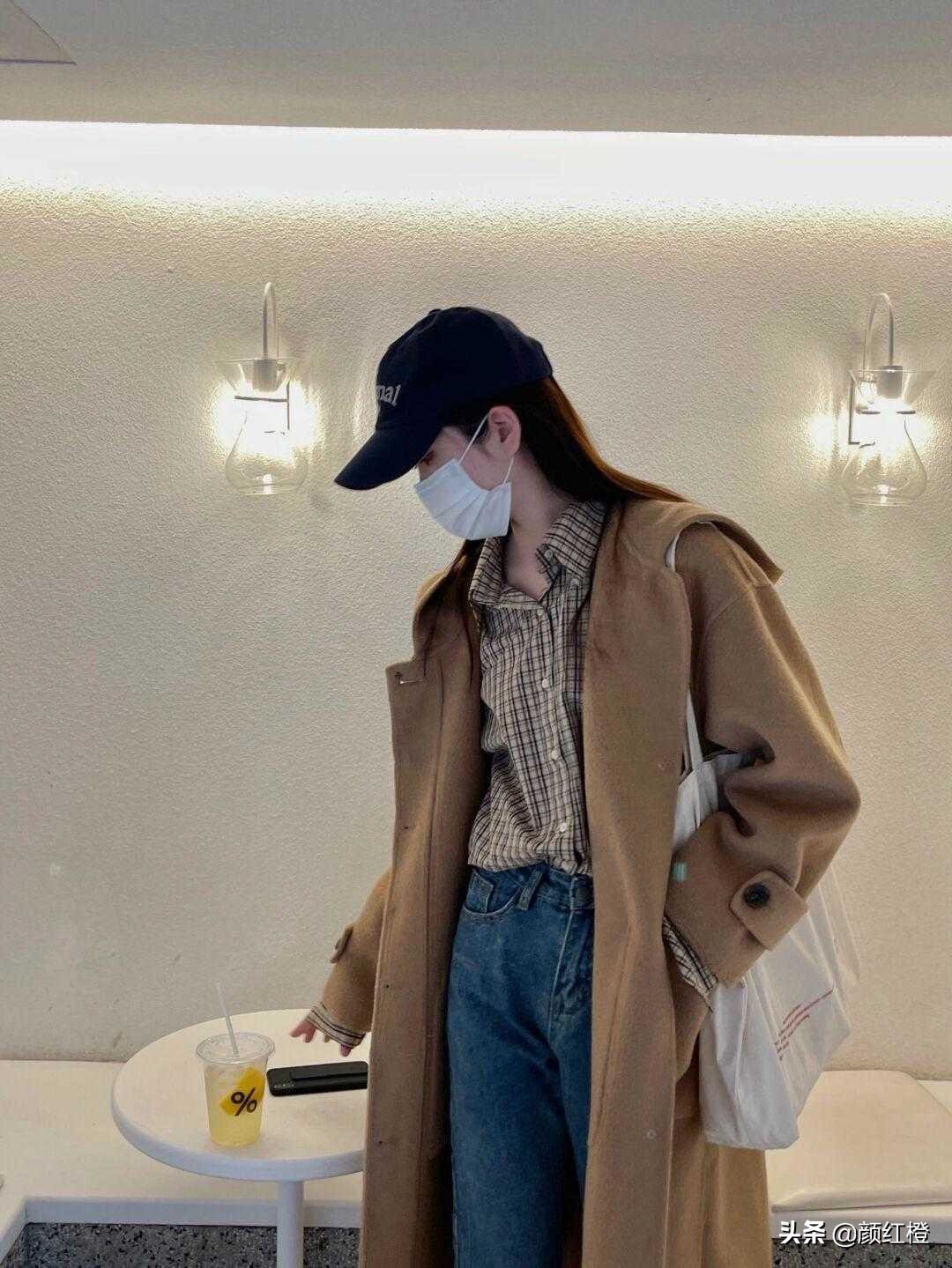 驼色长款大衣冬天怎么搭有女人味,冬季驼色大衣怎么搭配显年轻