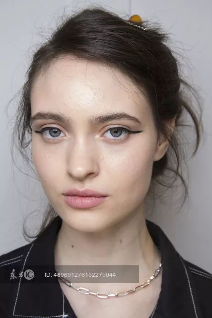 EIGSHOW丨鞠婧祎、李艺彤的仙女春夏妆容能让你美出新高度！