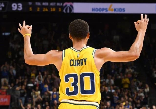 在球场上是投篮还是传球,在球场上应该打什么位置