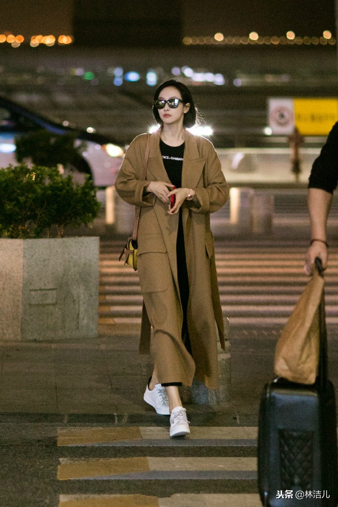 戚薇唐嫣杨幂宋茜,戚薇刘雯唐嫣穿皮草