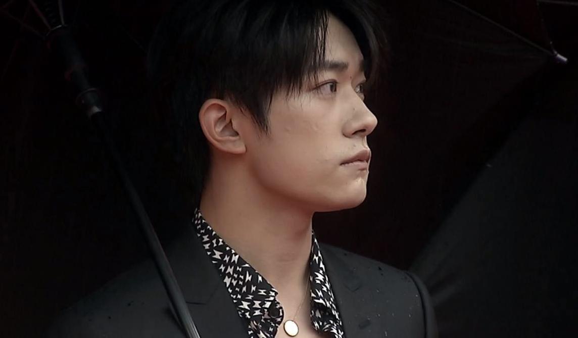 first影展千玺拥抱,first影展宋佳黑脸