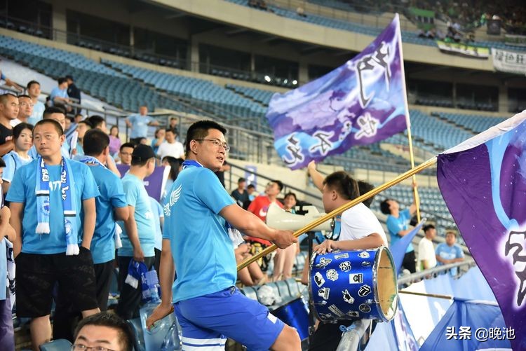 大连人对阵北京国安精彩回放,大连一方山东鲁能球迷助威