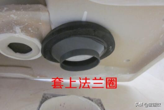 马桶的排气孔散发臭味怎么办,天一热马桶就散发臭味