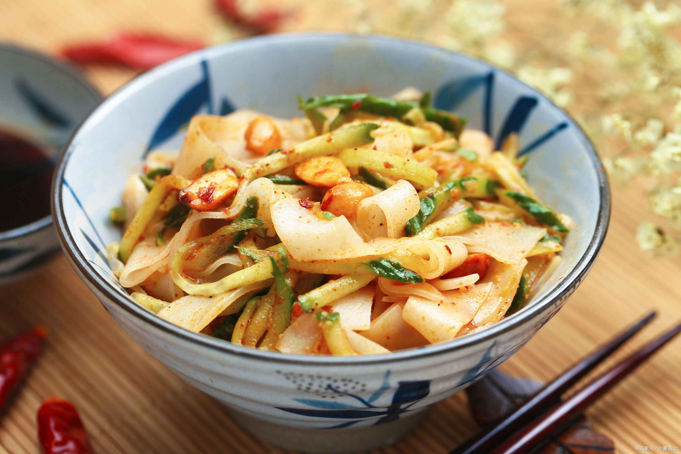 凉皮米皮家常做法,凉皮的米皮是怎么做出来的