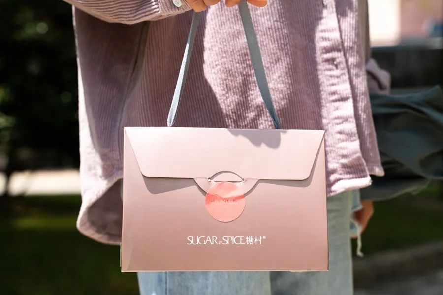 被薇娅直播间榨干零食预算后，写出了这篇测评报告（上）