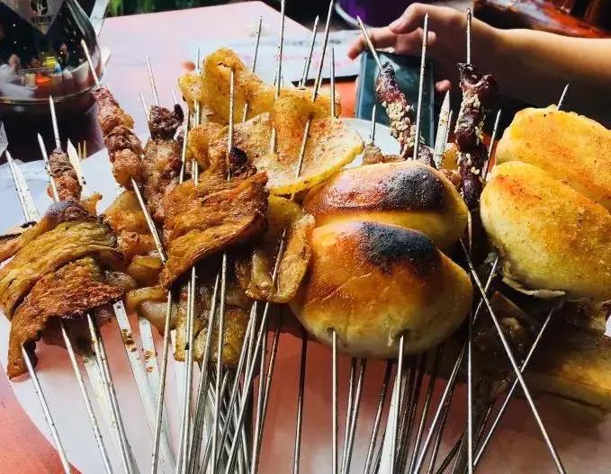 烧烤也能红遍金钻广场一条街,长春烧烤最有特色的烧烤店