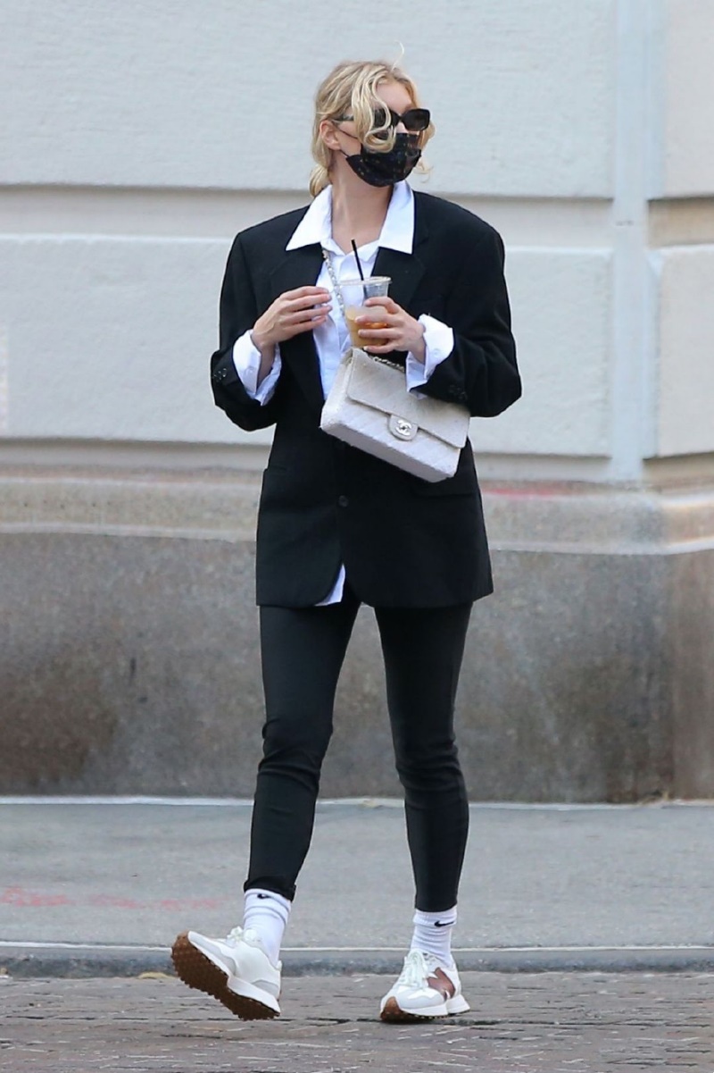 冬季高腰袜的穿法,保暖又好看的穿搭袜子