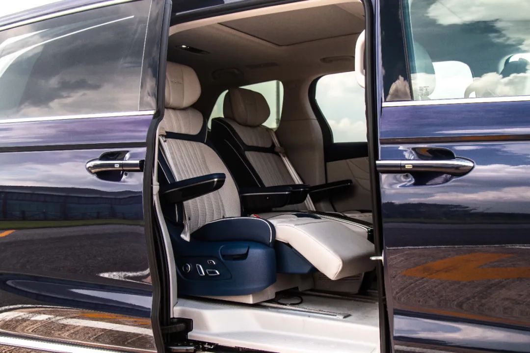 「试驾」荣威iMAX8,国产MPV的春天要来了?