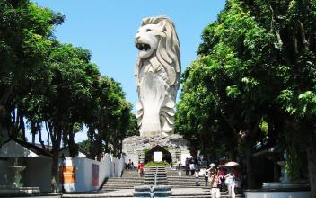 新加坡鱼尾狮雕塑喷泉哪年完工,新加坡鱼尾狮算举世闻名吗