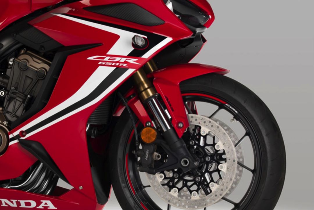 10款本田cbr650r二手价格,本田cb650r和cbr650r哪个更适合长途
