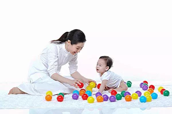 宝妈分享婴儿发育的口诀你知道么,五月龄宝宝必做发育练习