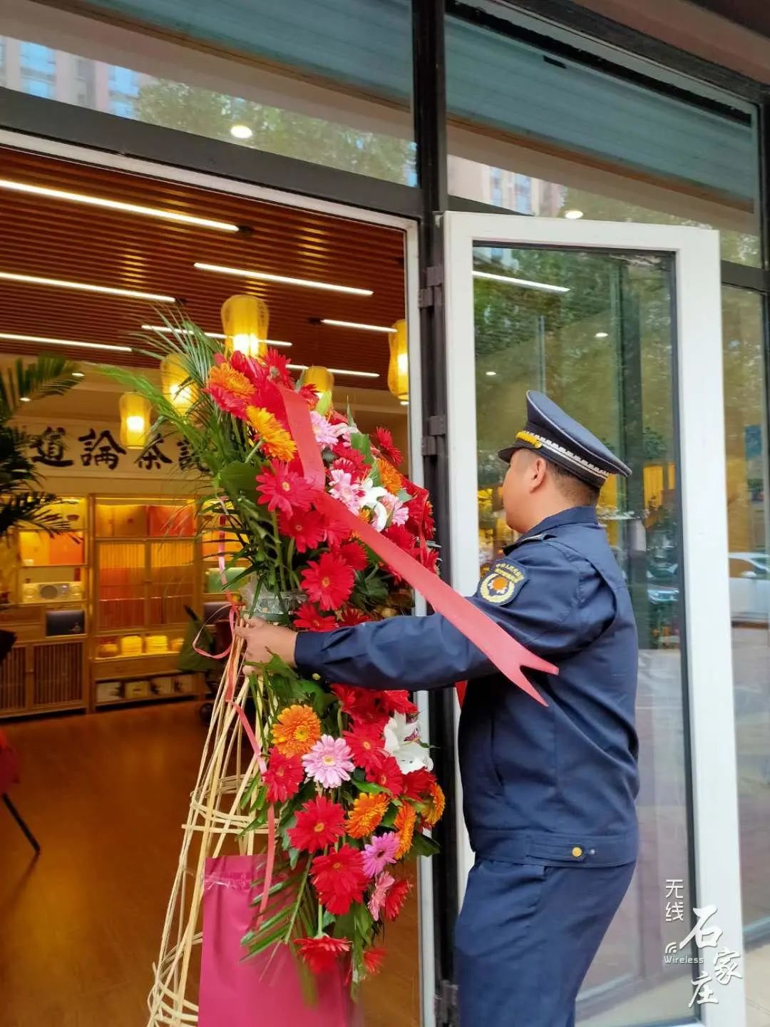 三创四建|“首违不罚”！裕华区城管开出“温馨提示单”