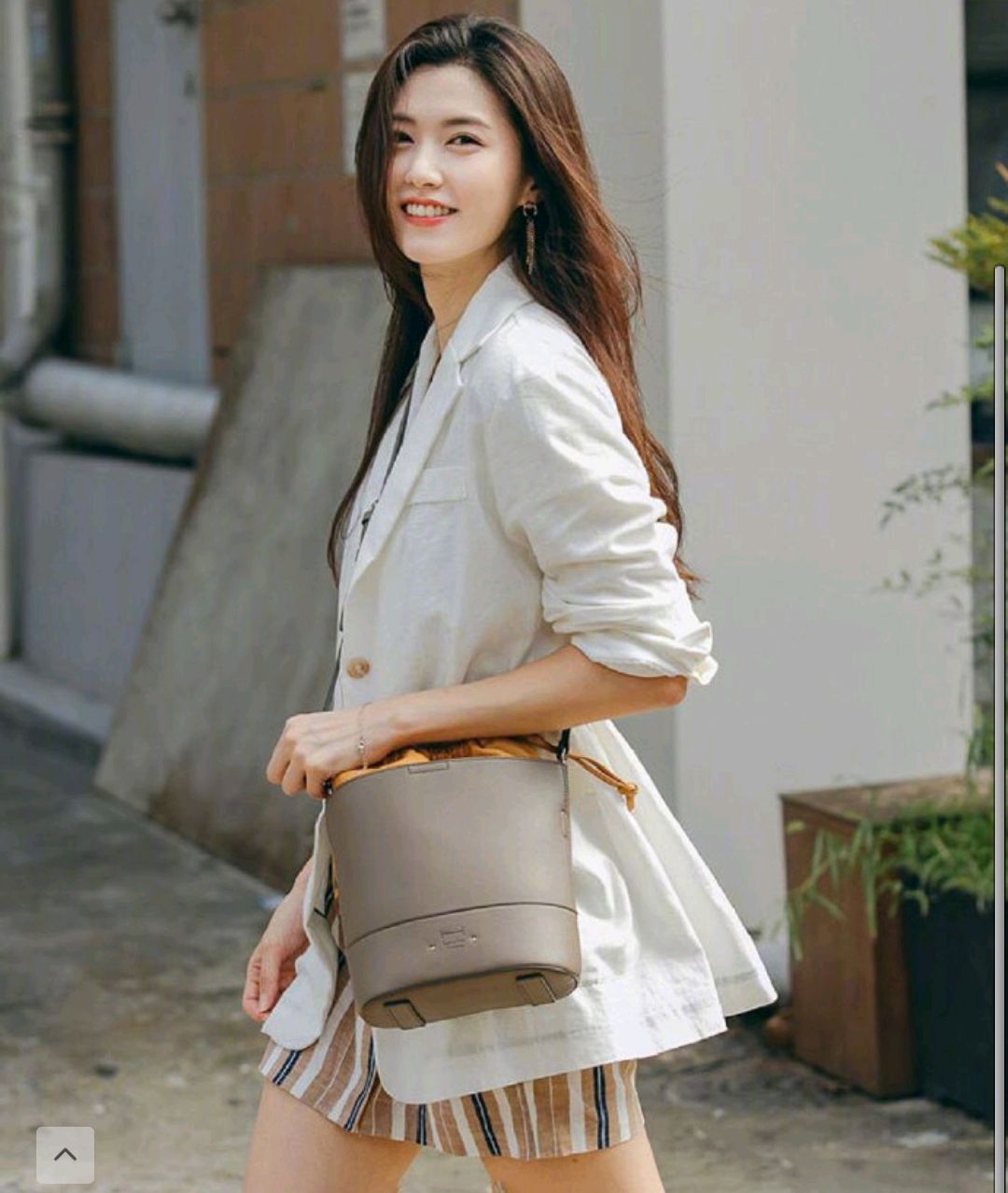 韩国街拍女人漂亮的穿搭 (韩国街拍适合矮个子微胖的穿搭)