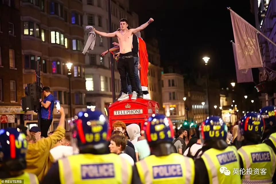 鑻辨牸鍏拌繘鐞冨悗3涓囧悕鐞冭糠鐤媯搴嗙,2018涓栫晫鏉嫳鏍煎叞鐞冭糠鐙傛