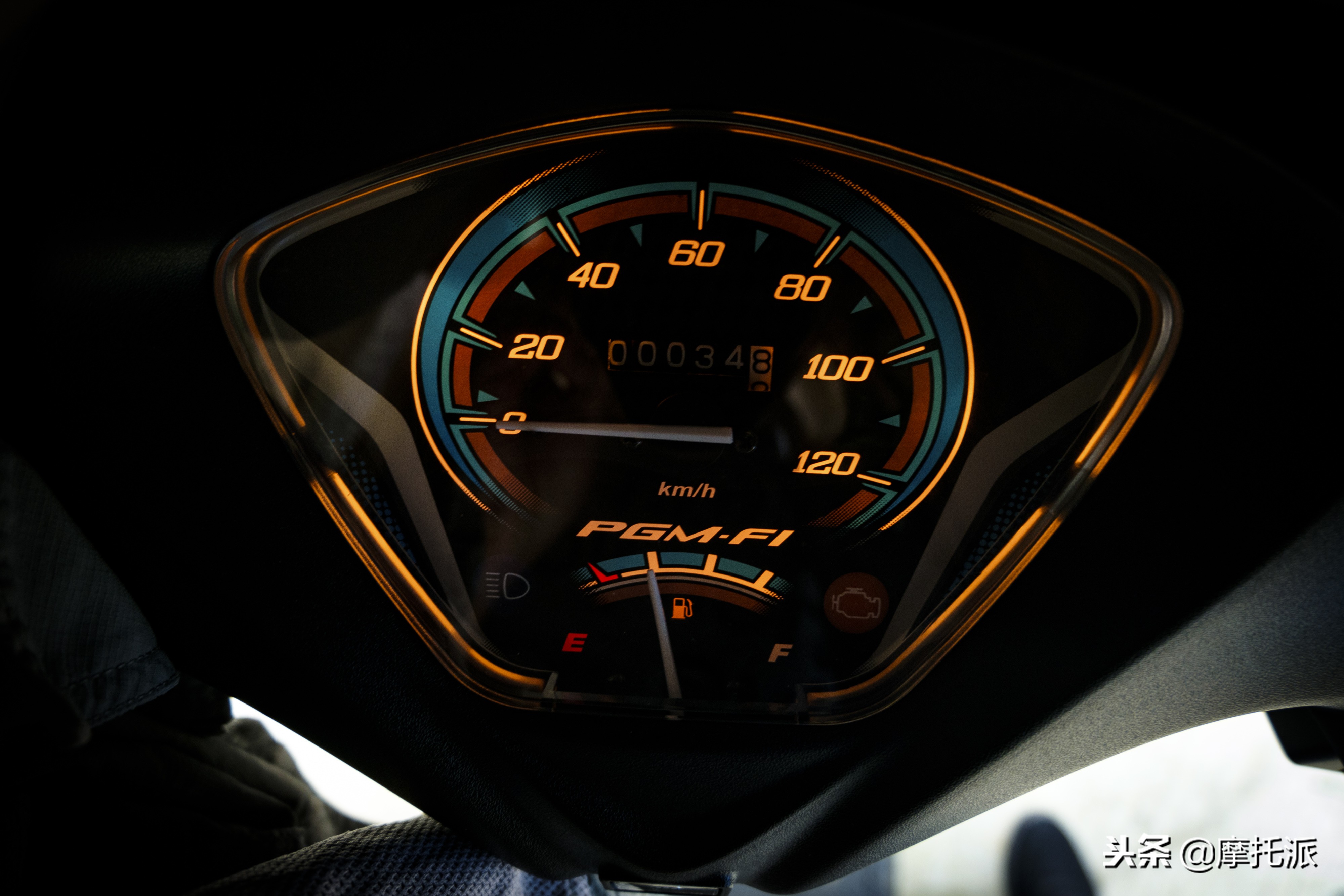 五羊本田新喜鲨125落地价,五羊本田喜鲨125摩托车落地多少钱