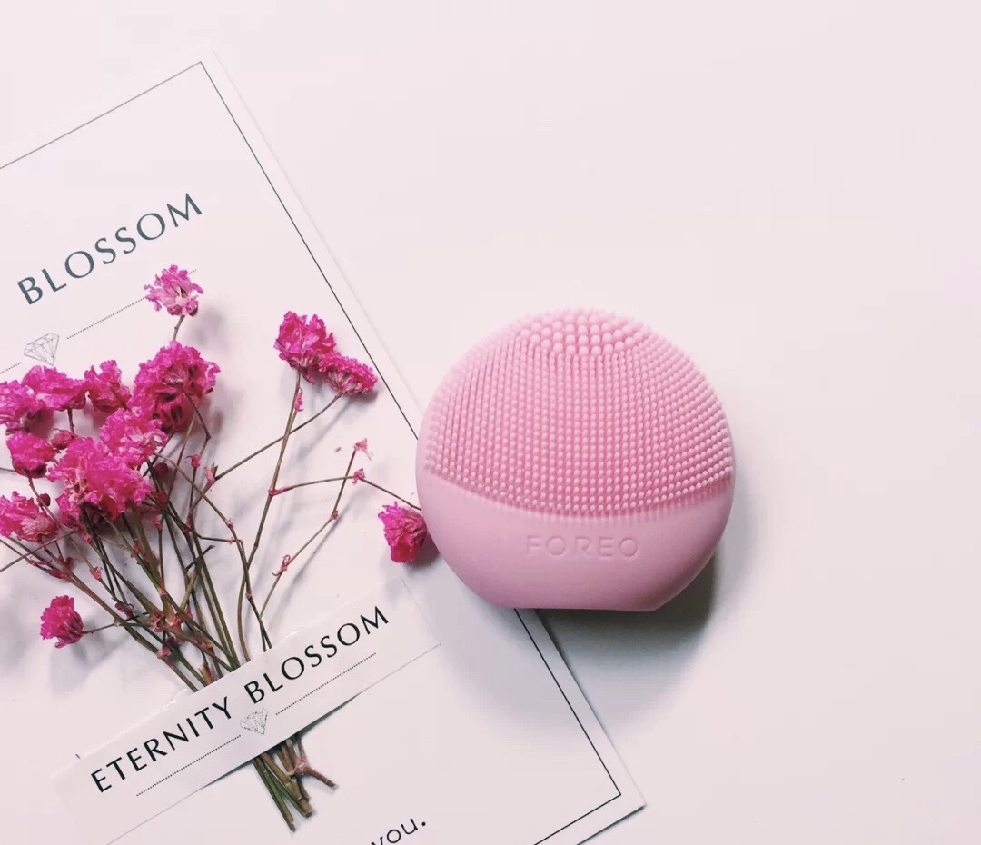 李兰迪卸妆视频:大大方方分享素颜,用的产品也很平价