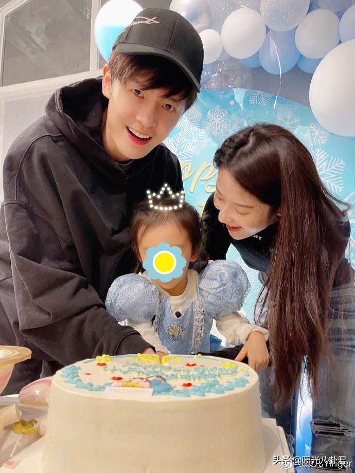 颖儿晒娃,颖儿小月亮正面照