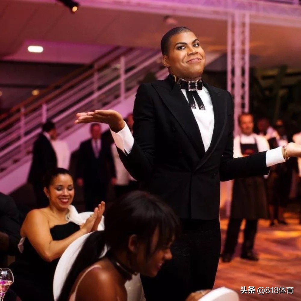 魔术师祝同性恋儿子EJ酱28岁生快:继续让你的光芒闪耀吧我爱你