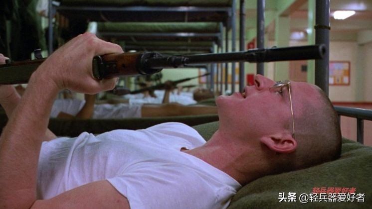 神级反战电影：战场无诗意，全金属外壳也拯救不了荒芜的灵魂