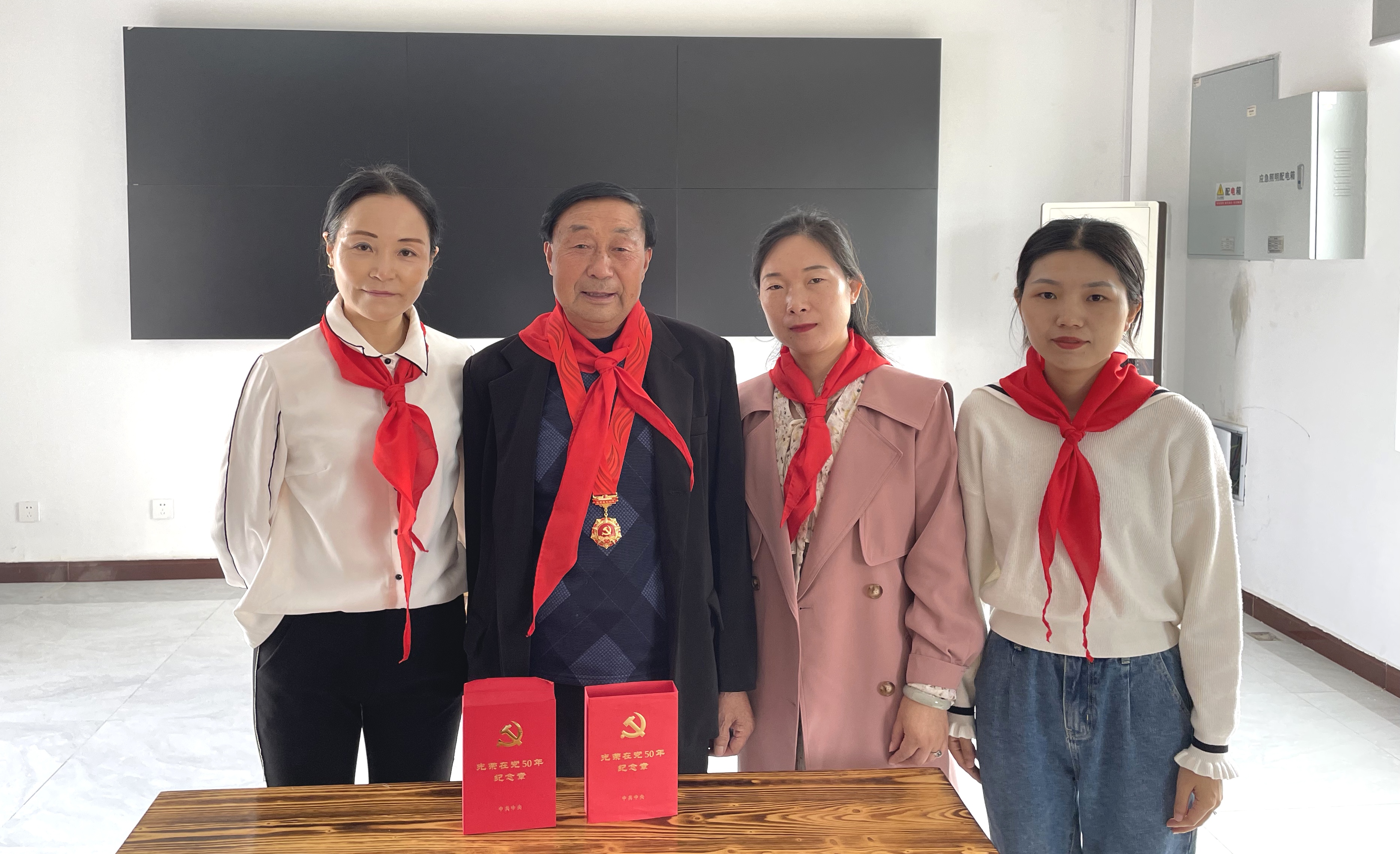 伊川县西场小学红领巾寻访,涟水幸福里实验小学报道