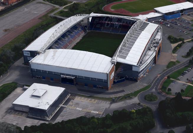 是时候介绍看一下英格兰的橄榄球场了，至少能达到英乙水准