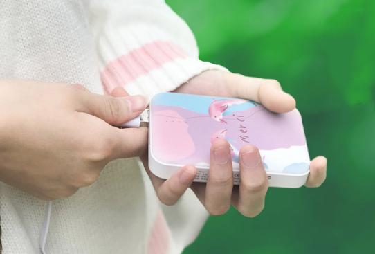 适合长途旅游的充电宝小巧实用,充电宝小巧便携旅行必备