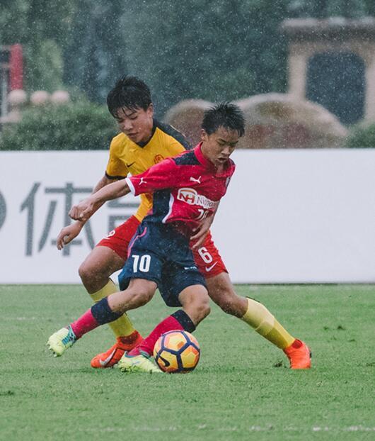 小将尽显锋芒恒大足校,阳光少年足球小将训练