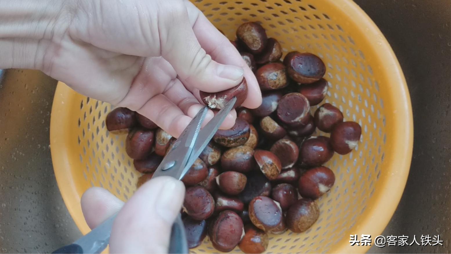 板栗煲什么汤最好喝,板栗莲子老鸭煲汤广东