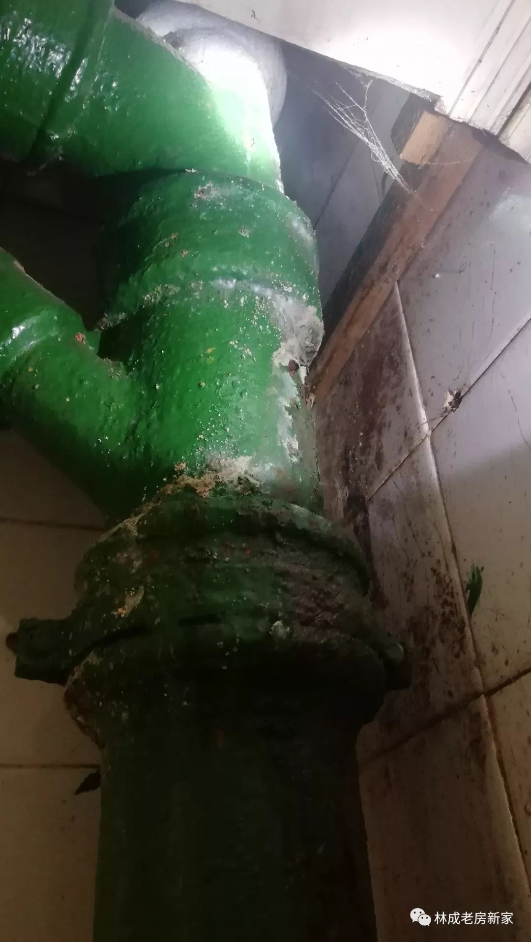 旧房铸铁管漏水怎么办,老房子墙内水管破裂漏水怎么修复