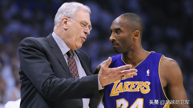 足球是踢硬的还是踢软的,足球是踢的还是打的二年级上册