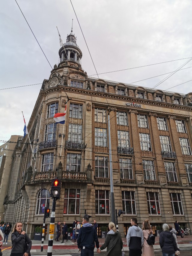 *麻大**味浓的街道，蜂拥的游客—欧洲之旅（五）