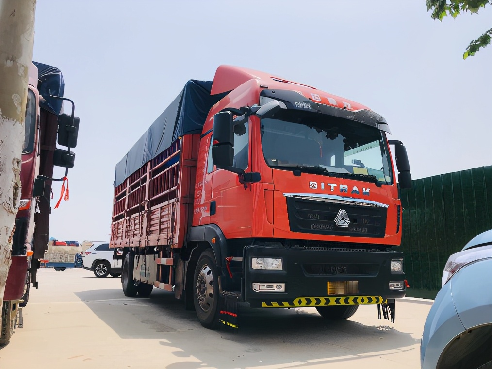 重汽汕德卡g5s6.8米货车,重汽汕德卡g5载货车