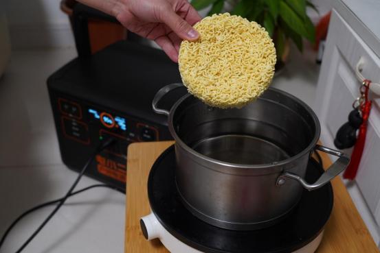 电小二户外电源快充3.5,电小二太阳能户外电源800w价格