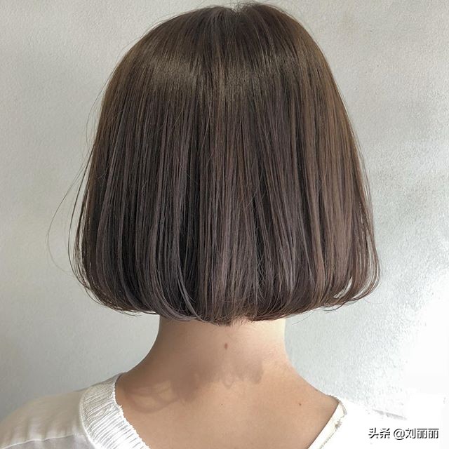 新流行短发16款，怎么剪都不土，时尚女士都在剪