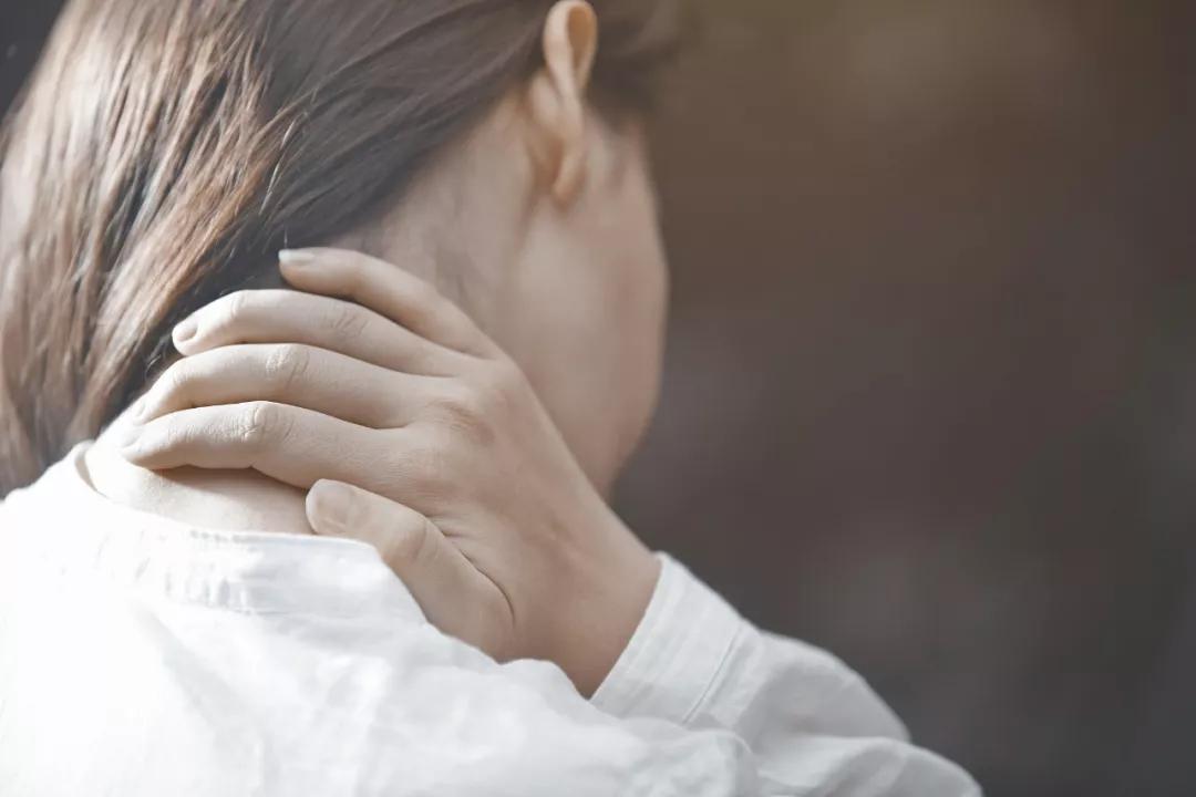 可以装进口袋里的智能按摩贴,按摩贴低频脉冲口袋便携式